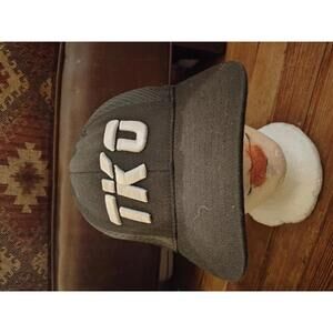 MMA TKO flexfit hat/cap - Richardson - black EUC